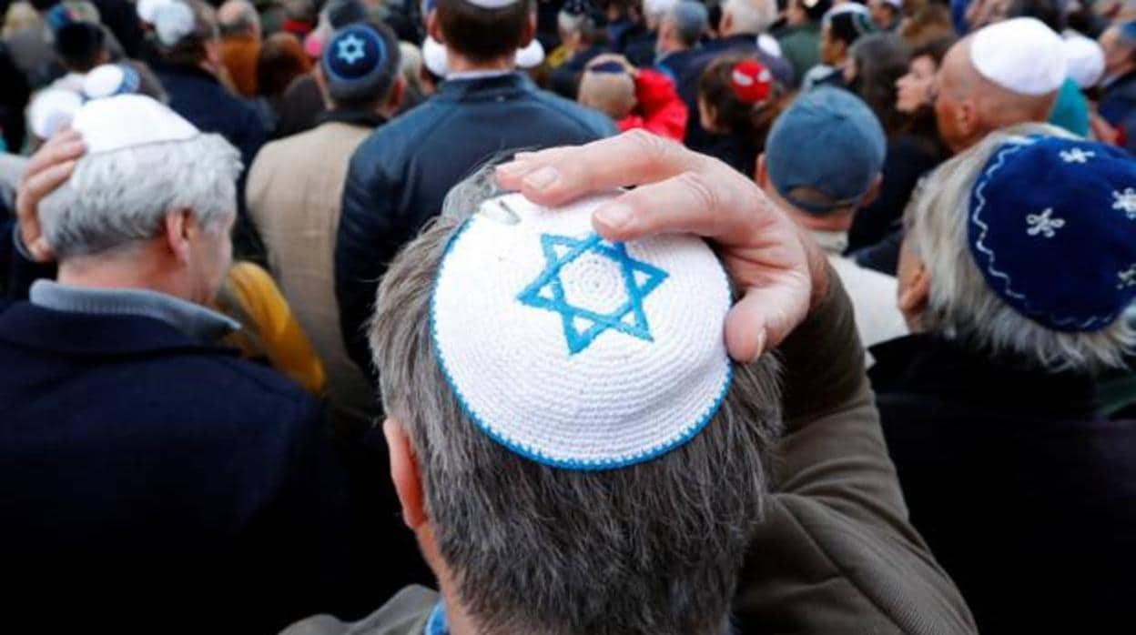 Alemania recomienda a los judíos que no lleven kipá y  desata las críticas del presidente de Israel