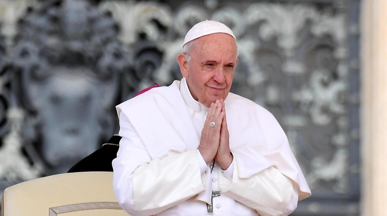 El Papa Francisco preside la audiencia general en la plaza de San Pedro en el Vaticano