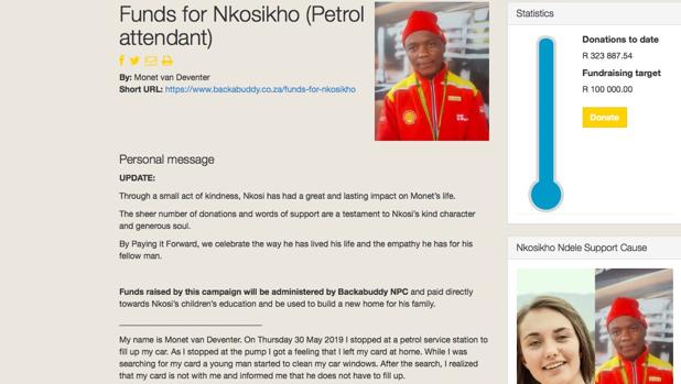 Un empleado de una gasolinera paga el combustible a una joven y recibe una donación de 20.000 euros