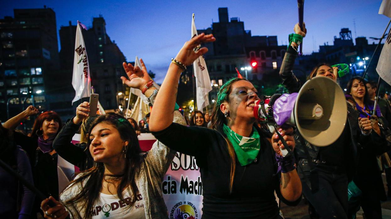 Miles de mujeres salen a la calle en Argentina para protestar contra la violencia machista