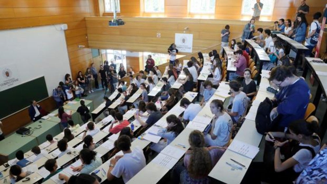 Tres de cada diez estudiantes no habría podido estudiar si no fuera por las becas