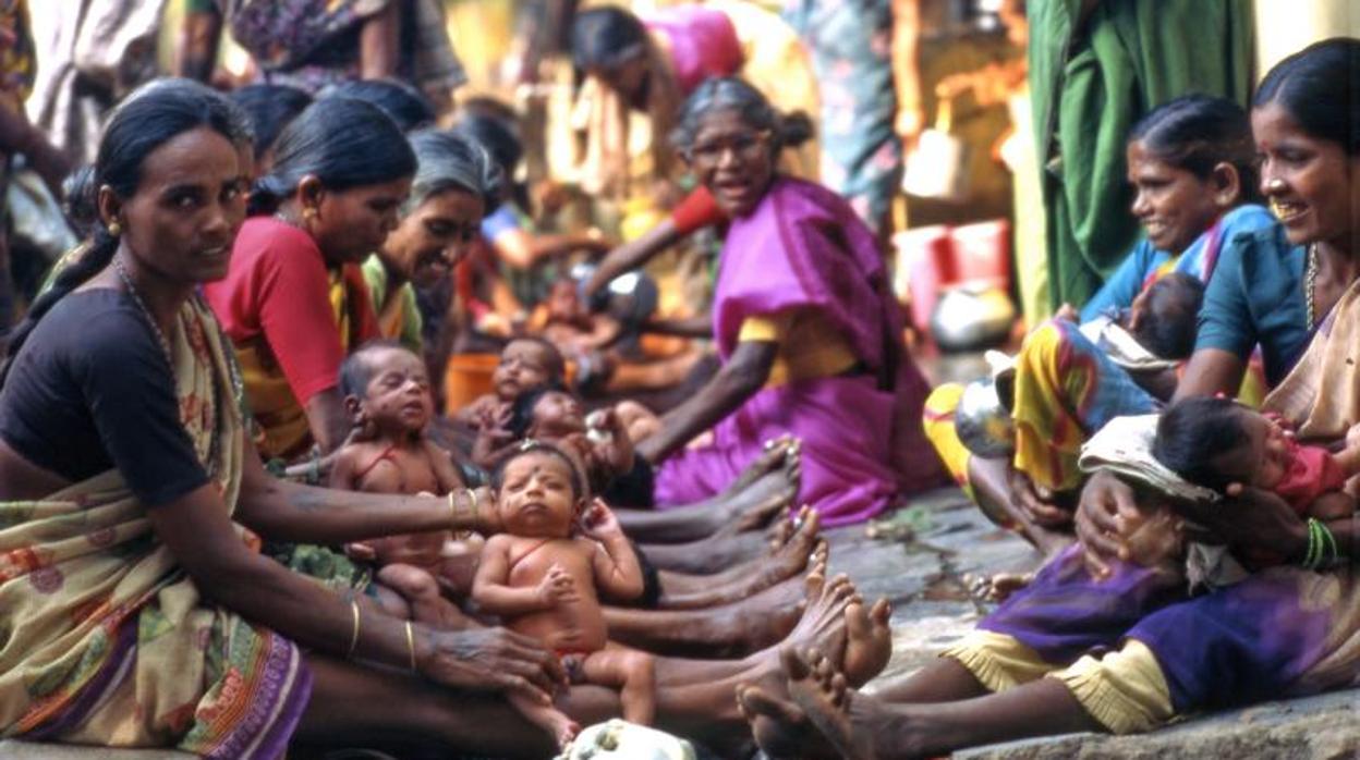 Mujeres con niños en India