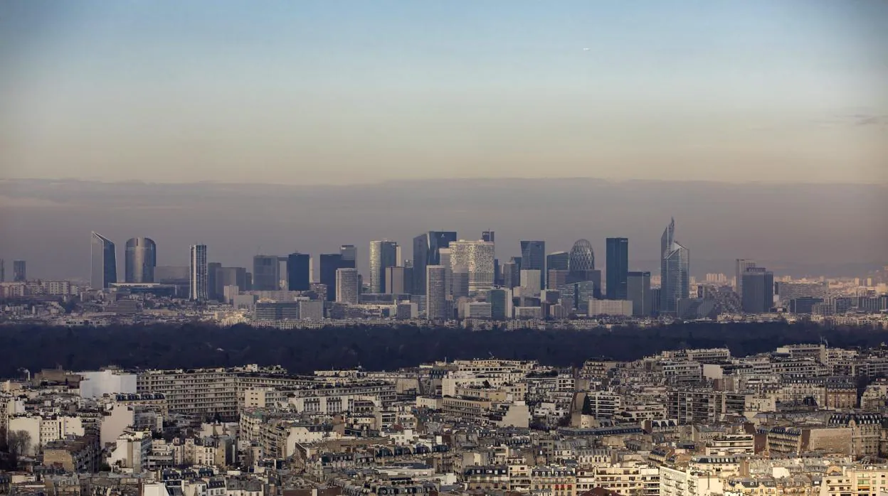 Neblia provocada por la contaminación sobre la ciudad de París en el año 2016