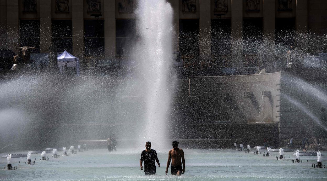 Francia Declara Por Primera Vez En El País La Alerta Roja Por Calor Extremo