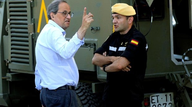 El incendio de Tarragona une a soldados y bomberos, lejos del fuego político