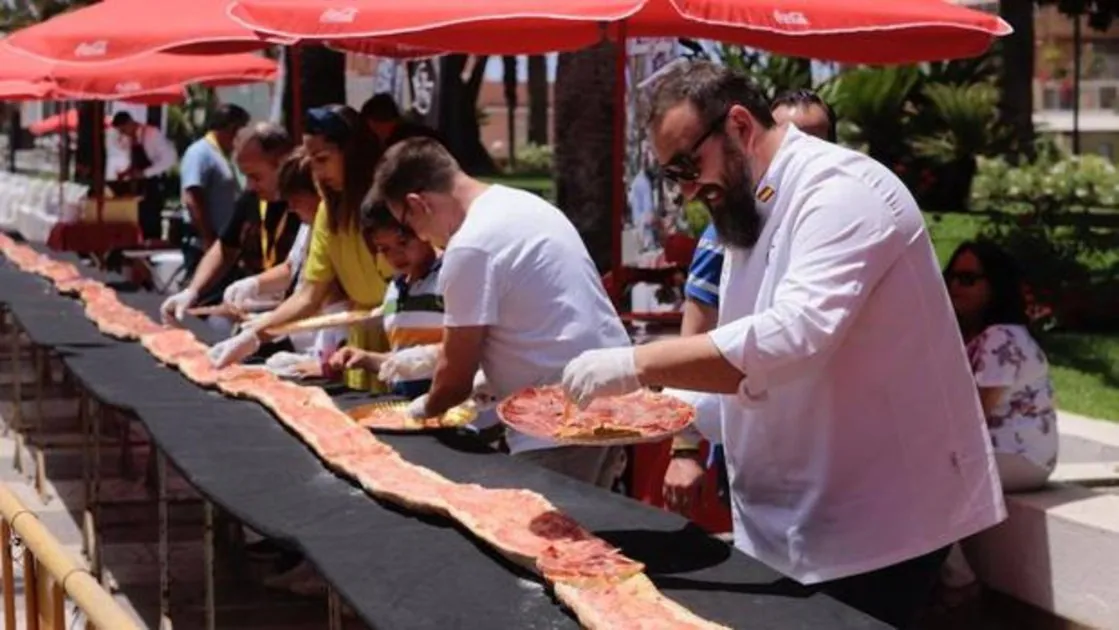 Buscan voluntarios para comerse la tostada de jamón más grande del mundo