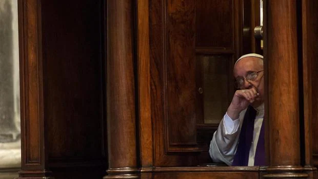 El Vaticano recuerda que los sacerdotes no pueden obligar al penitente a entregarse a la justicia