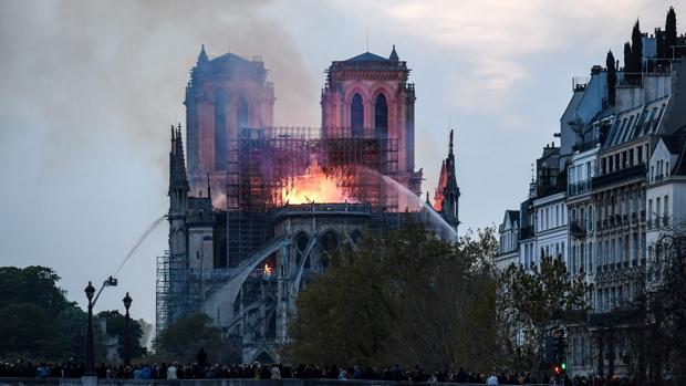 París cierra dos colegios cercanos a Notre Dame por contaminación por plomo