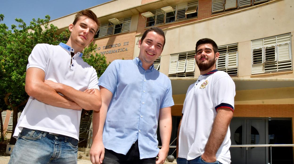 Antonio Daniel Guerrero, Aidas Dackus y Alejandro Pino, estudiantes de la Universidad de Almeria