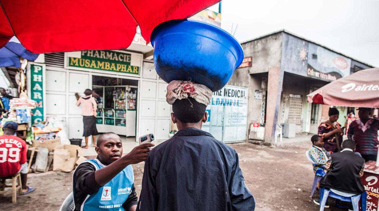 Controlan la temperatura a un hombre en Goma tras un segundo caso de ébola en la ciudad