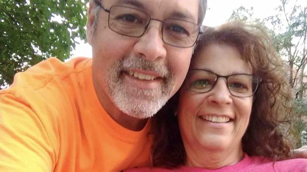 Sale del coma una mujer a la que le amputaron las extremidades por la saliva de su perro