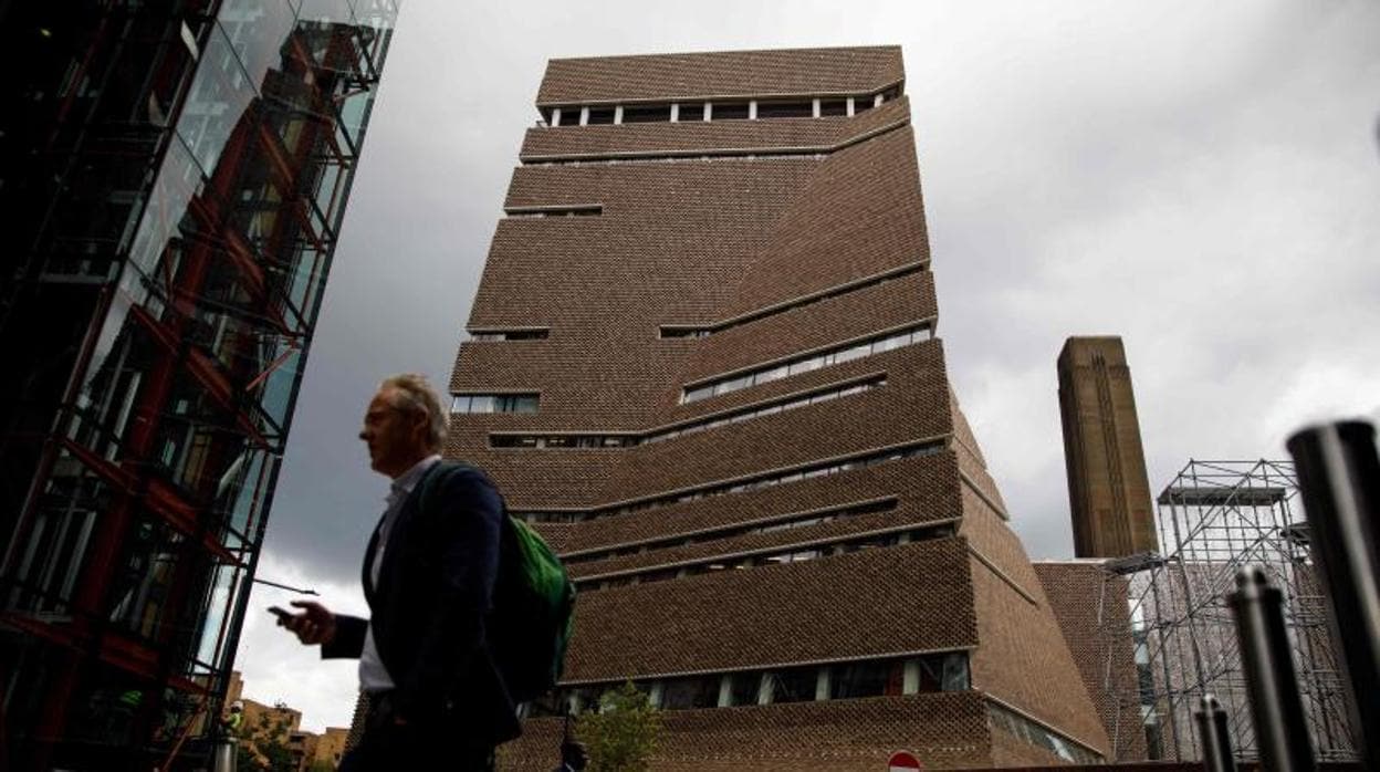 El adolescente que arrojó a un niño del Tate Modern será acusado de intento de asesinato