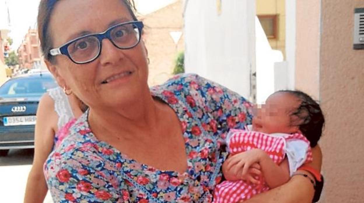 Ángeles, la vecina que encontró a la bebé con apenas horas de vida