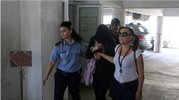 Los padres de la joven británica arrestada en Chipre lanzan un «crowdfunding» para pagar los gastos legales de su hija