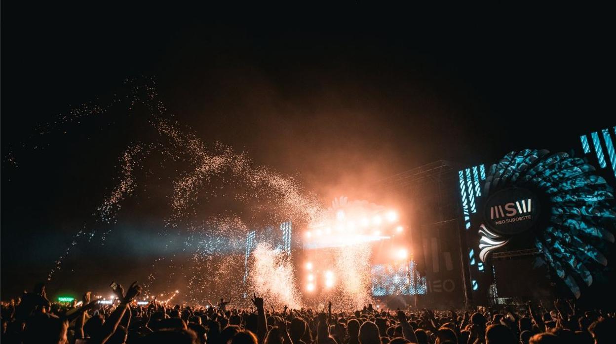 El macrofestival Sudoeste se celebra cada año en la localidad de Zambujeira do Mar Portugal)