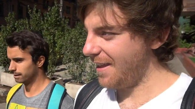 Dos estudiantes españoles aprueban un máster de abogacía mientras dan la vuelta al mundo