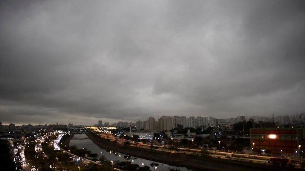 Sao Paulo anocheció abruptamente a las tres de la tarde