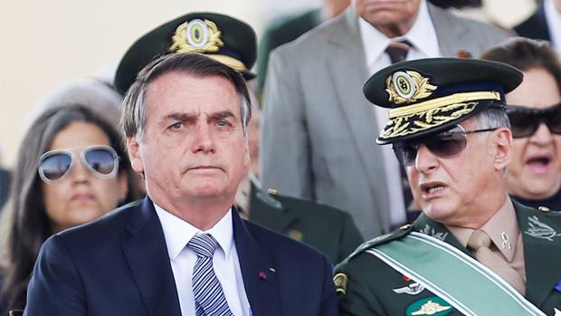 Bolsonaro envía al Ejército a luchar contra el fuego en la Amazonia