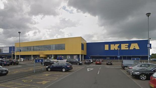 La Policía impide un encuentro de 3.000 personas para jugar al escondite en un IKEA