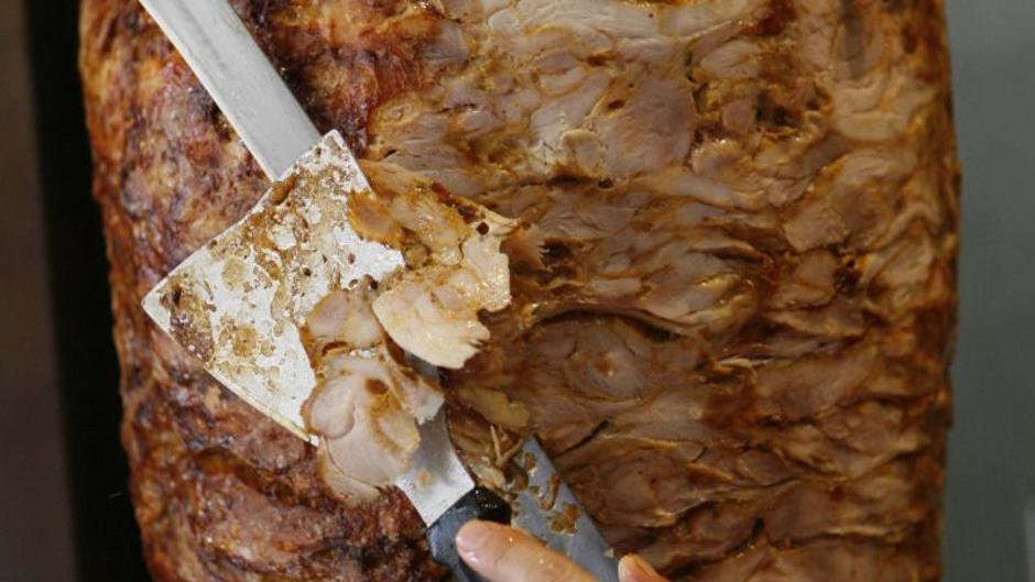 Intervienen más de 22 toneladas de alimentos de una nave que abastecía a restaurantes de kebab sin registro sanitario