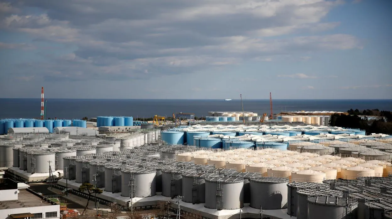 Tanques de almacenamiento de agua en Fukushima