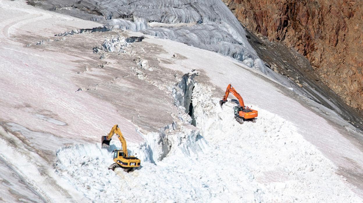 Las insólitas imágenes de la destrucción de un glaciar para ampliar una pista de esquí en Austria