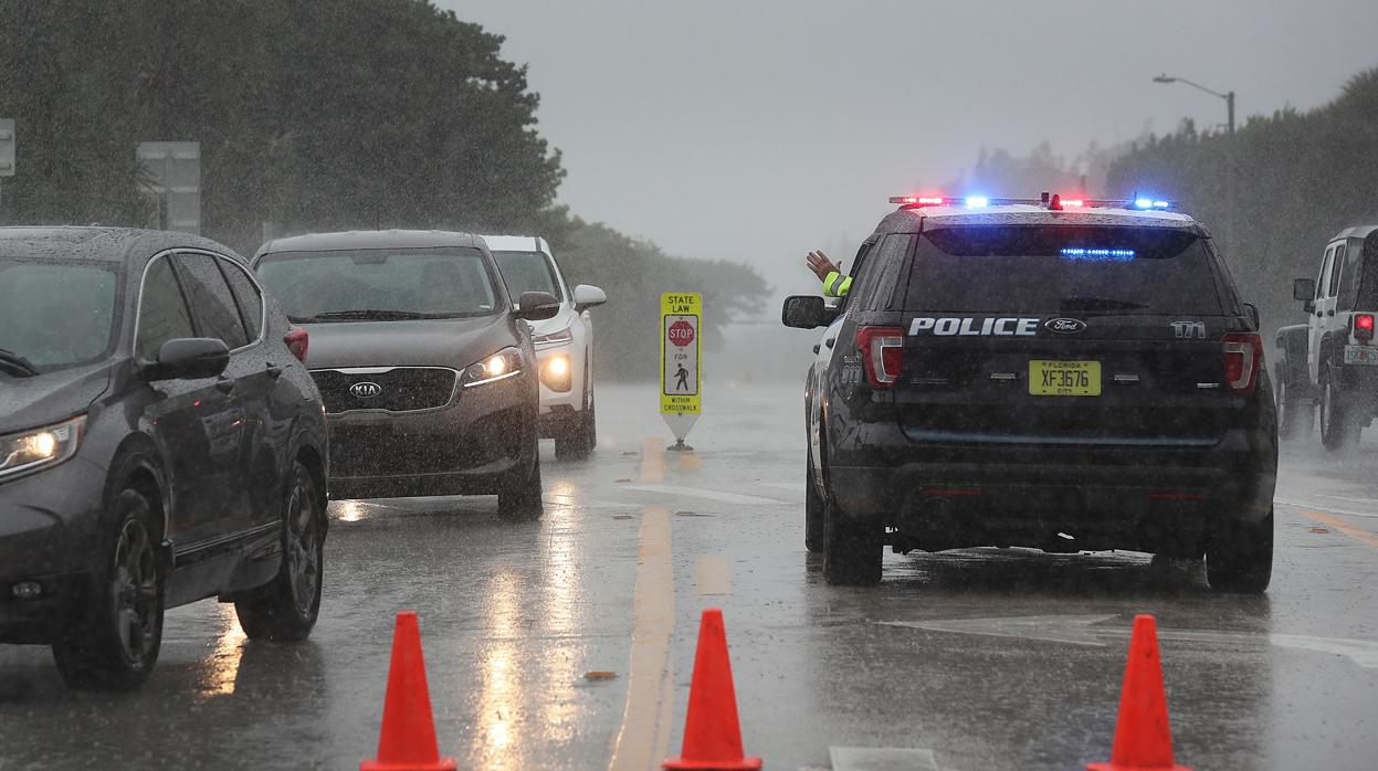 Imagen de un coche de policía en Florida