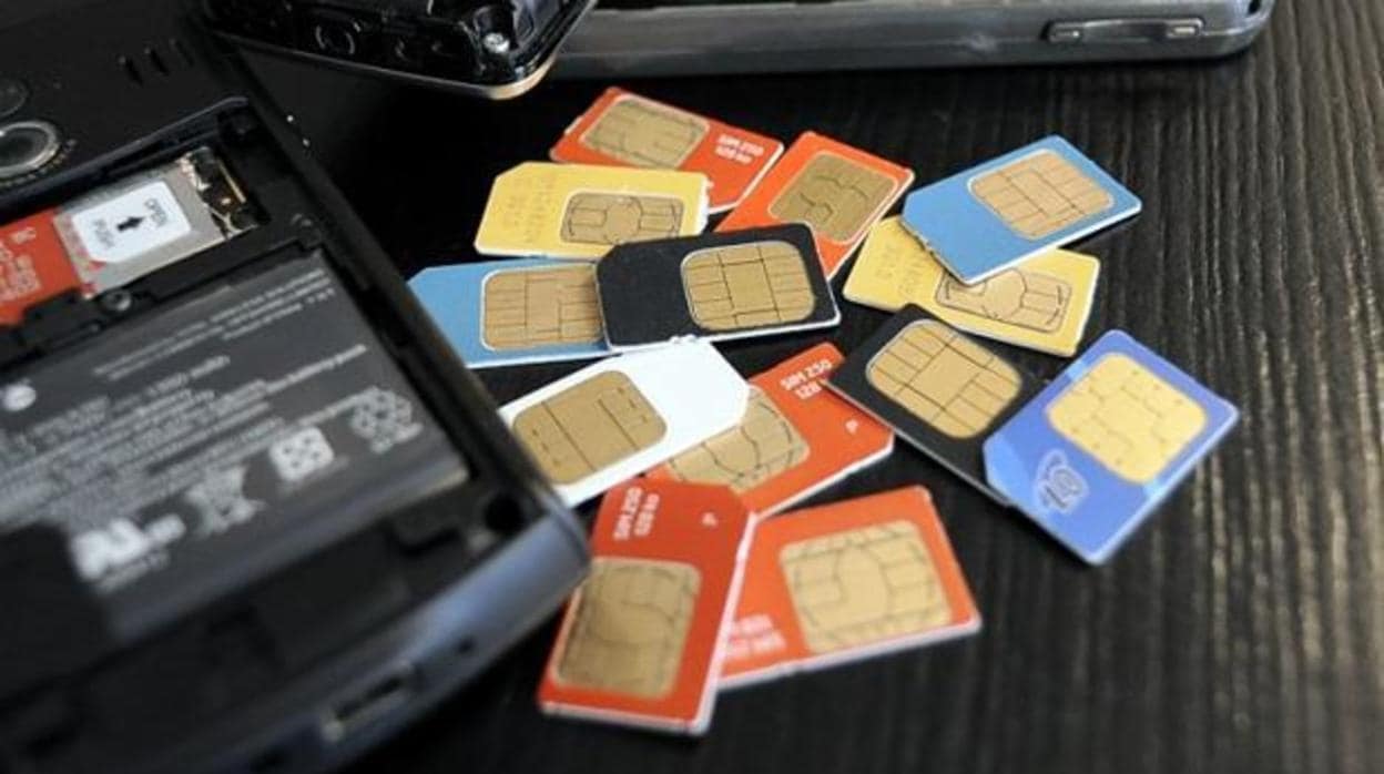 La OCU alerta sobre la peligrosa estafa que duplica tu SIM para hacerse con tu dinero