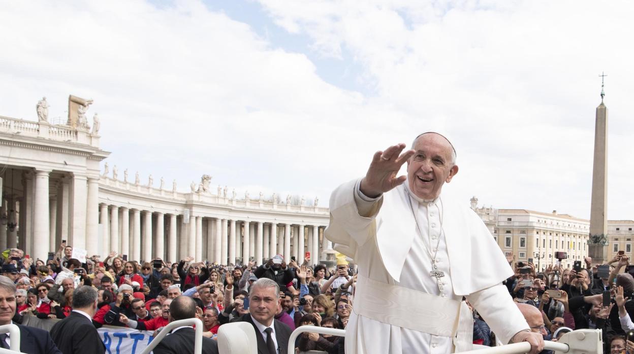 El Papa apunta que «la posibilidad de tener documentos de identidad y de residencia les dará una nueva dignidad»