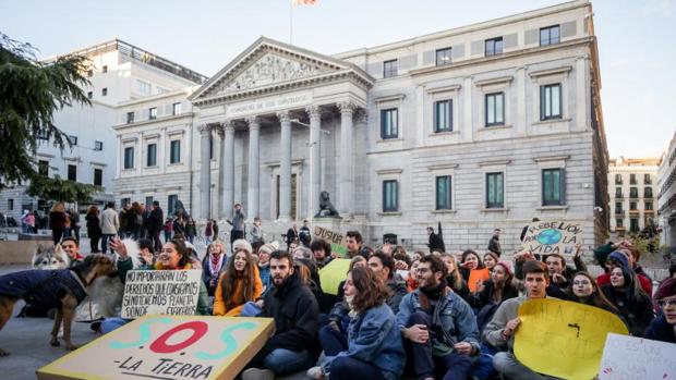 Una cumbre climática que contamina tanto como 400.000 viajes Madrid-Palma