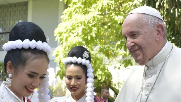 El Papa adelanta él mismo la pregunta: «¿Y cuándo viene a España?»