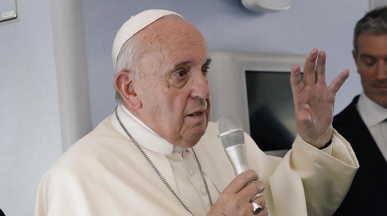 El Papa Francisco, en el avión