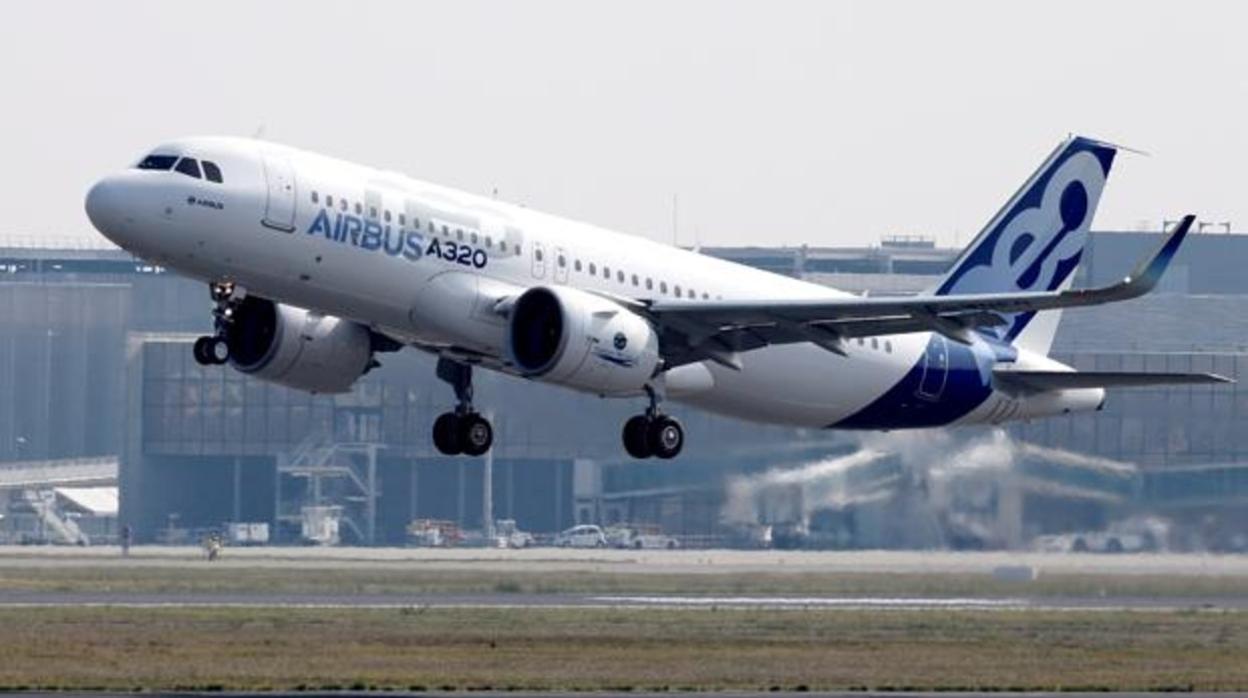 Un avión de Airbus pierde una pieza en pleno vuelo