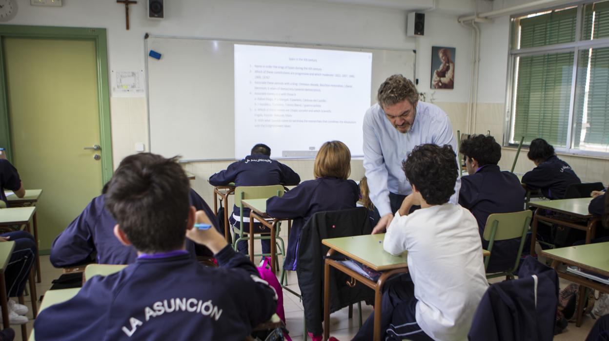 Clase de inglés en el colegio concertado Asunción de Vallecas