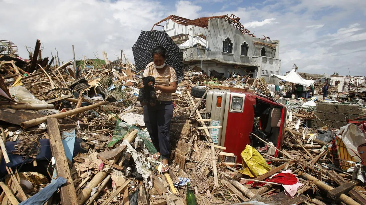 Destrozos del tifón Haiyan que sufrió Filipinas en 2013