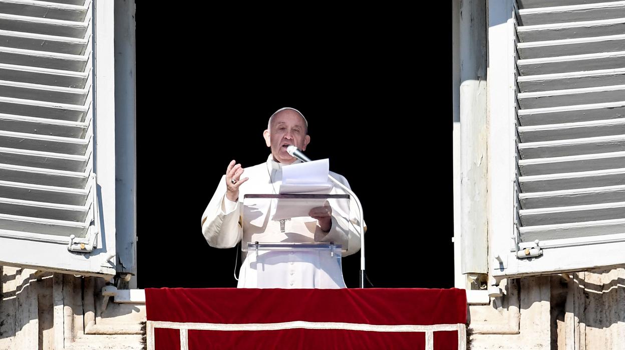 El Papa bautiza a 32 niños