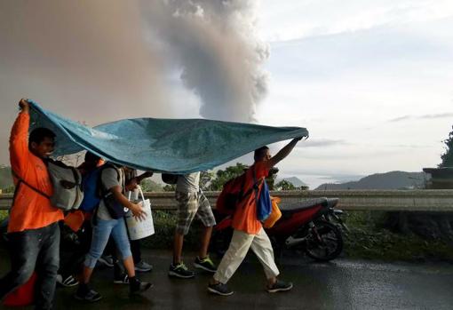 Riesgo de «tsunami volcánico» por la erupción del Taal en Filipinas