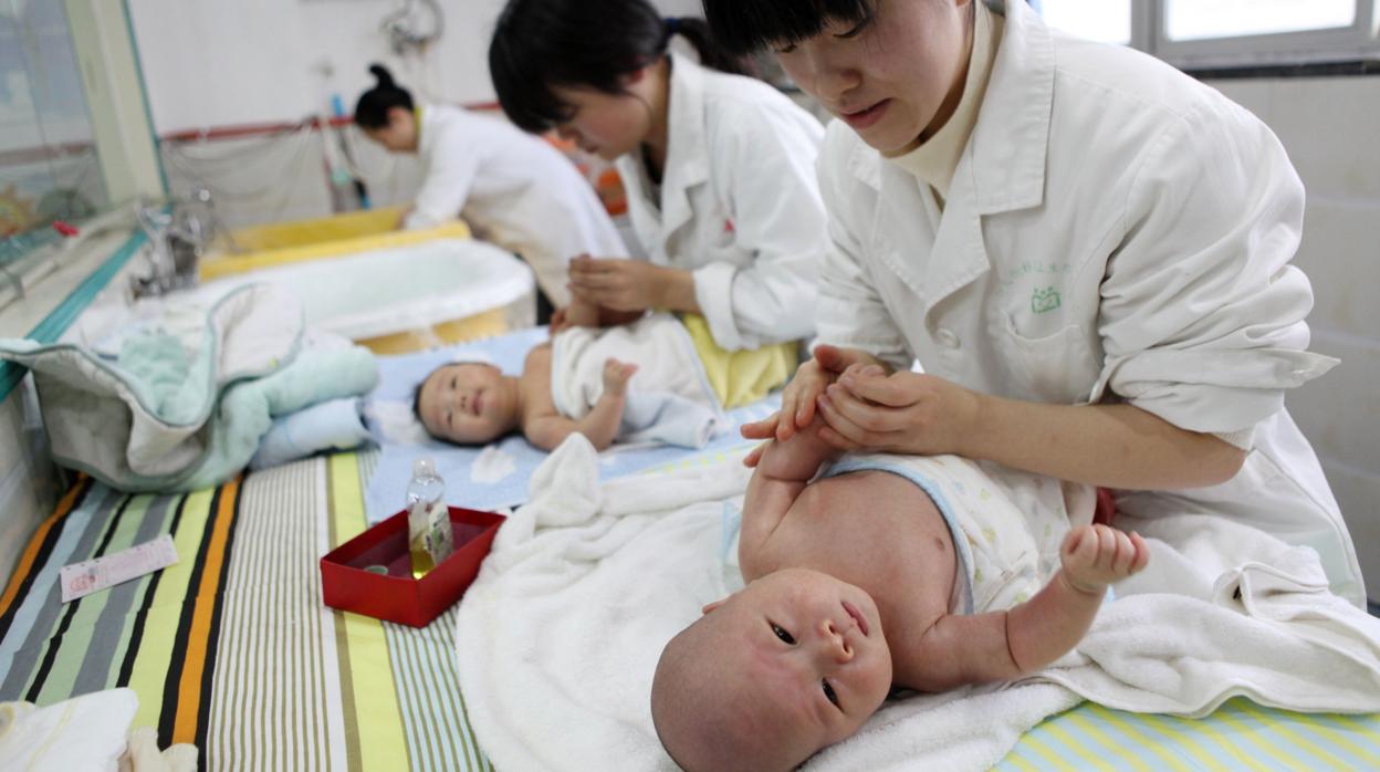 Imagen de archivo de bebés en un hospital de China