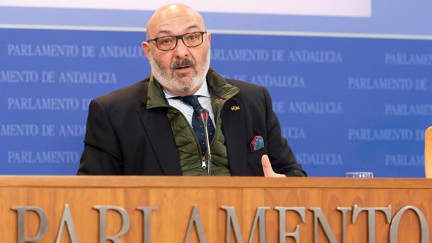 La Junta de Andalucía se compromete a aplicar el «pin parental», según Vox