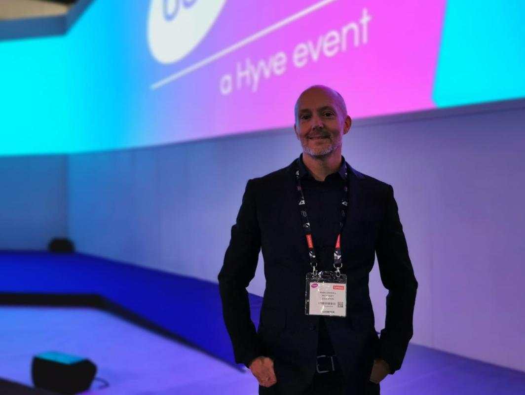 Mark Sparvell posa para ABC en BETT 2020