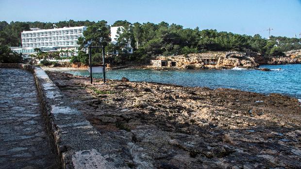 Hallan un cadáver en una playa de Ibiza en la que buscaban a uno de los desaparecidos por el temporal