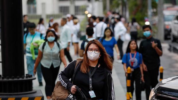 Filipinas registra la primera muerte por coronavirus fuera de China