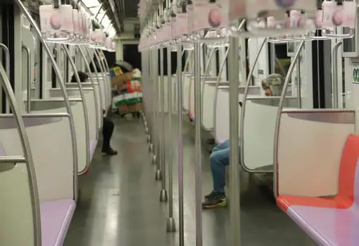 Con 25 millones de habitantes, el metro de Shanghái va estos días casi vacío por el miedo al coronavirus