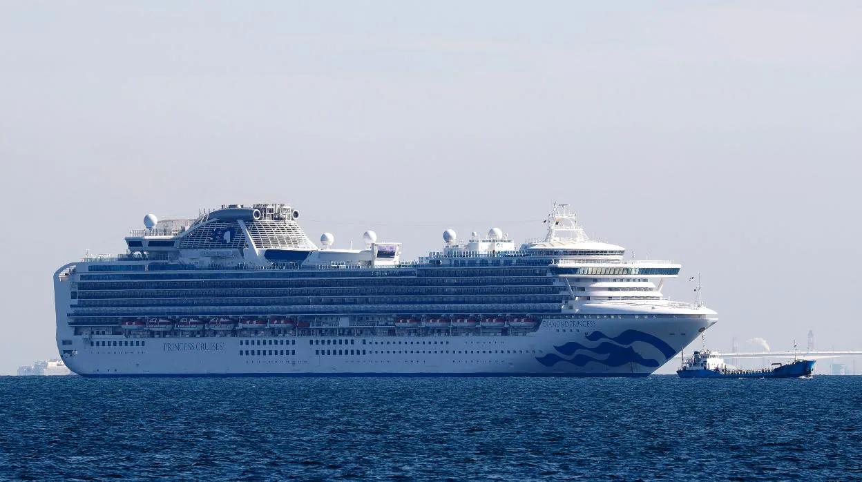 El crucero Diamond Princess anclado en el puerto de Yokohama