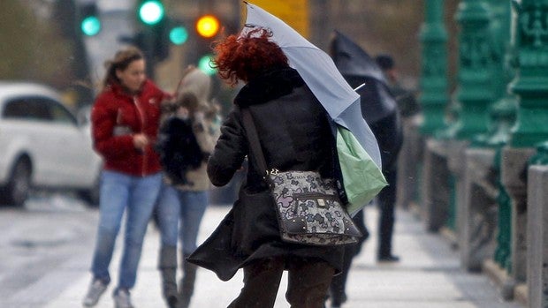 Bajan las temperaturas en toda España y al menos seis provincias están en aviso por viento y olas