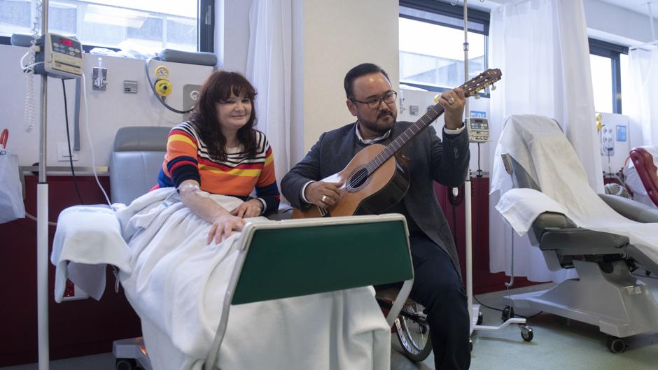 Javier Camarena le canta a los ojos al cáncer