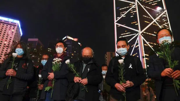 China investigará la muerte del médico que avisó del coronavirus, pero censura las críticas