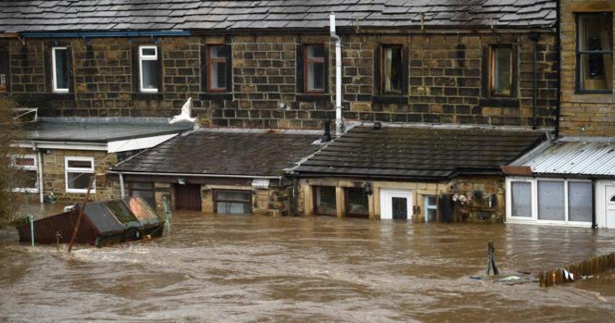 Casas inundadas en Mytholmroyd, norte de Inglaterra