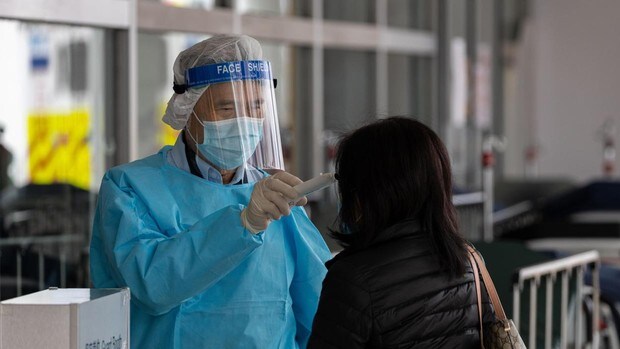 Una mujer finge tener coronavirus para que la atiendan antes en un hospital de Brasil
