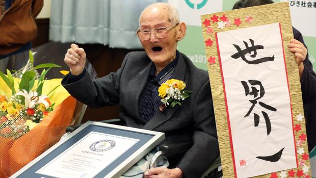 Un japonés de 112 años, reconocido como el varón más anciano del mundo